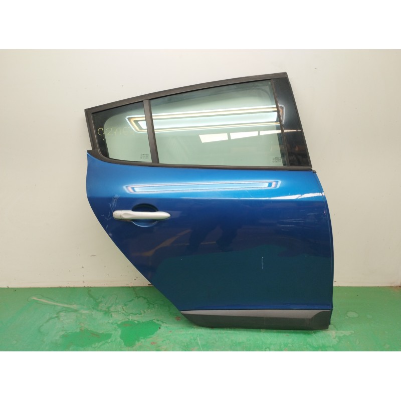 Recambio de puerta trasera derecha para renault megane iii berlina 5 p 1.5 dci diesel referencia OEM IAM   