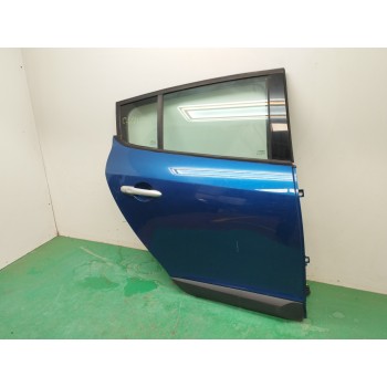 Recambio de puerta trasera derecha para renault megane iii berlina 5 p 1.5 dci diesel referencia OEM IAM   