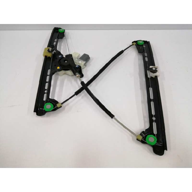 ELEVALUNAS DELANTERO DERECHO