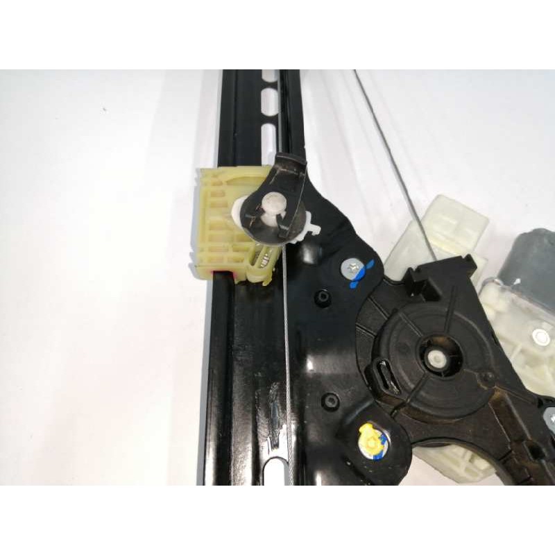 ELEVALUNAS DELANTERO DERECHO