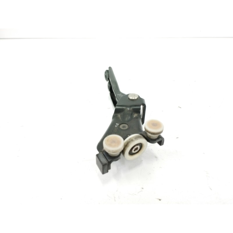 Recambio de soporte / guia puerta corredera para volkswagen caddy ka/kb (2k) 1.9 tdi referencia OEM IAM 2K0843335A TRASERA IZQUI