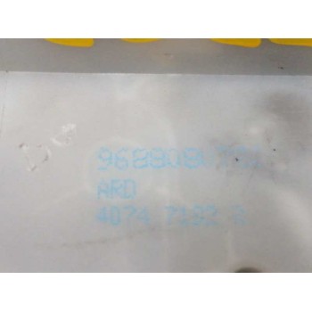 Recambio de cerradura puerta trasera derecha para peugeot 208 1.2 12v vti referencia OEM IAM 9688080790  