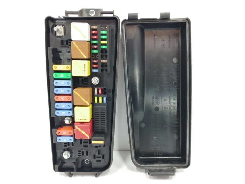 Recambio de caja reles / fusibles para opel vectra c berlina 1.9 cdti referencia OEM IAM 13198102 519131007 