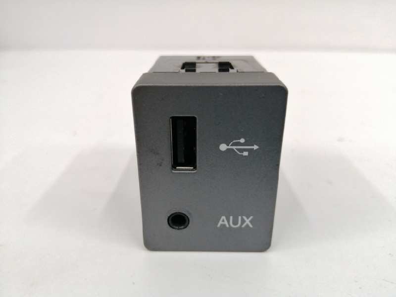 Recambio de modulo electronico para ssangyong rodius ii 2.2 xdi referencia OEM IAM 299117682 USB / AUX Recambio de modulo electronico para ssangyong rodius ii 2.2 xdi referencia OEM IAM 299117682 USB / AUX