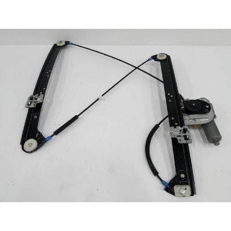 ELEVALUNAS DELANTERO DERECHO