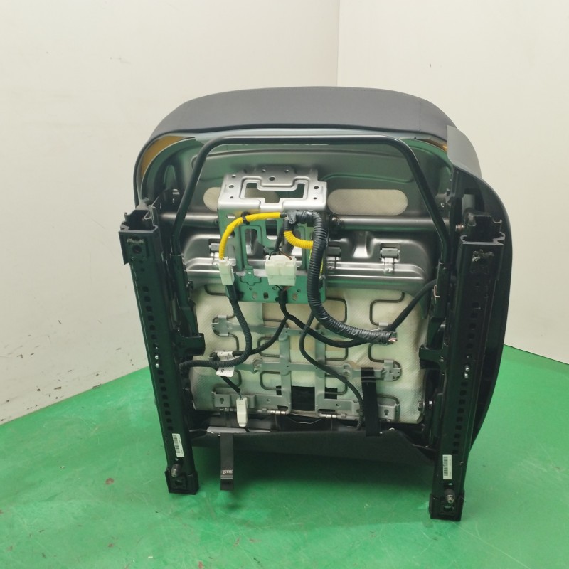 ASIENTO DELANTERO IZQUIERDO