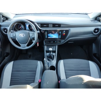 toyota auris del año 2017