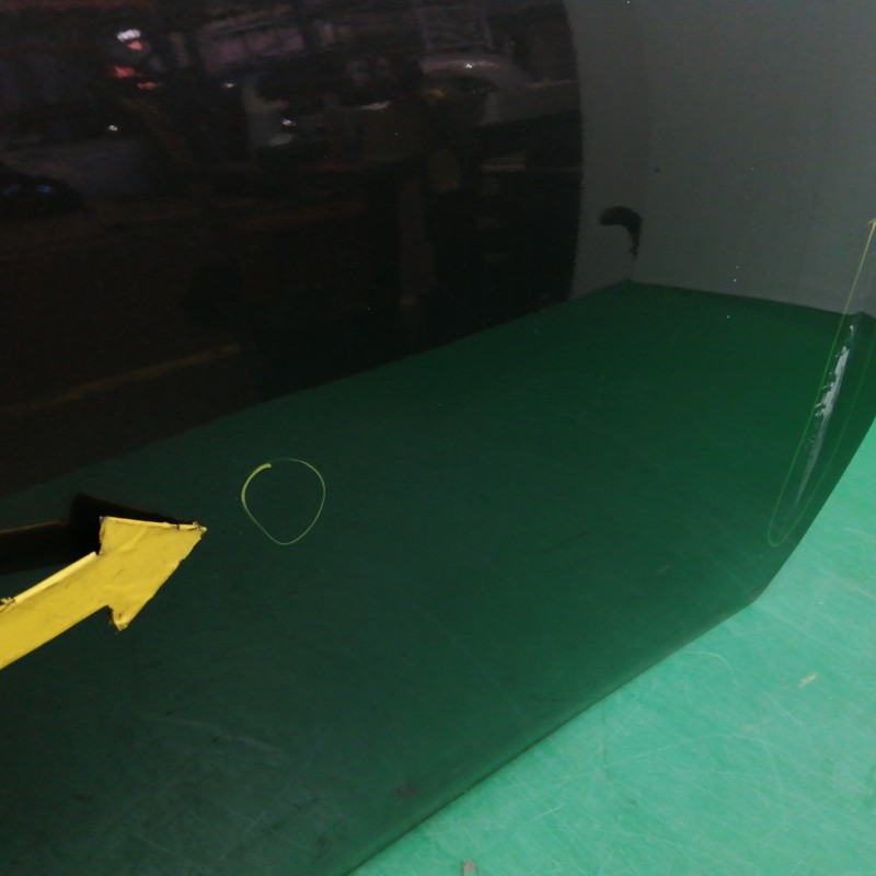 PUERTA DELANTERA DERECHA NECESITA REPARACION