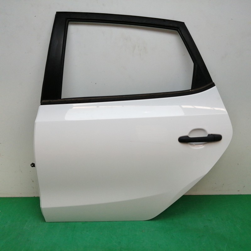 Recambio de puerta trasera izquierda para hyundai i30 1.4 cat referencia OEM IAM  OBSERVAR FOTOS 