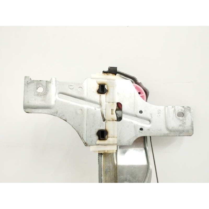 ELEVALUNAS DELANTERO DERECHO