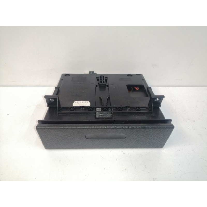 Recambio de cenicero para porsche cayenne (typ 9pa) 4.5 v8 cat referencia OEM IAM 7L5857321 7L5858329 