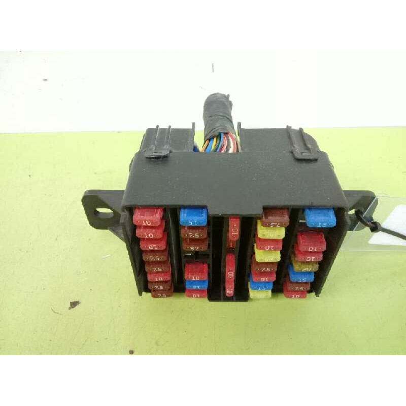 Recambio de caja reles / fusibles para ssangyong rodius xdi deluxe 4wd referencia OEM IAM 8210421241  