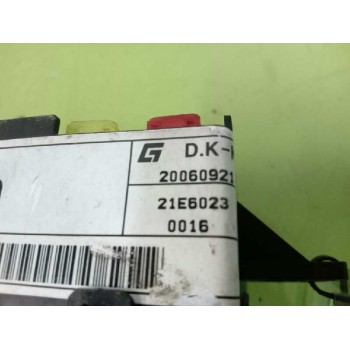 Recambio de caja reles / fusibles para ssangyong rodius xdi deluxe 4wd referencia OEM IAM 8210421241  