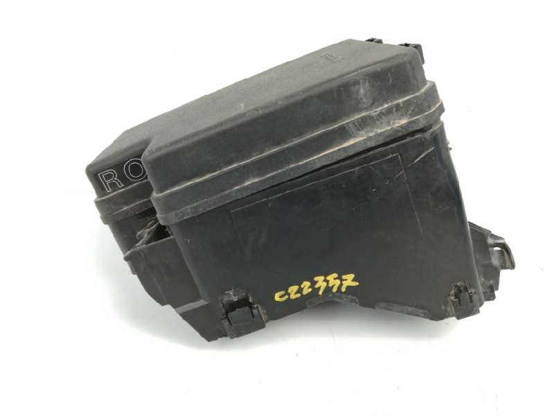 Recambio de caja reles / fusibles para toyota rav 4 2.0 d-4d cat referencia OEM IAM 8266242550  