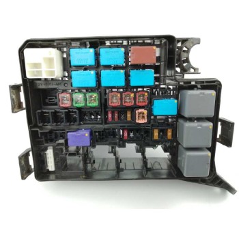 Recambio de caja reles / fusibles para toyota rav 4 2.0 d-4d cat referencia OEM IAM 8266242550  