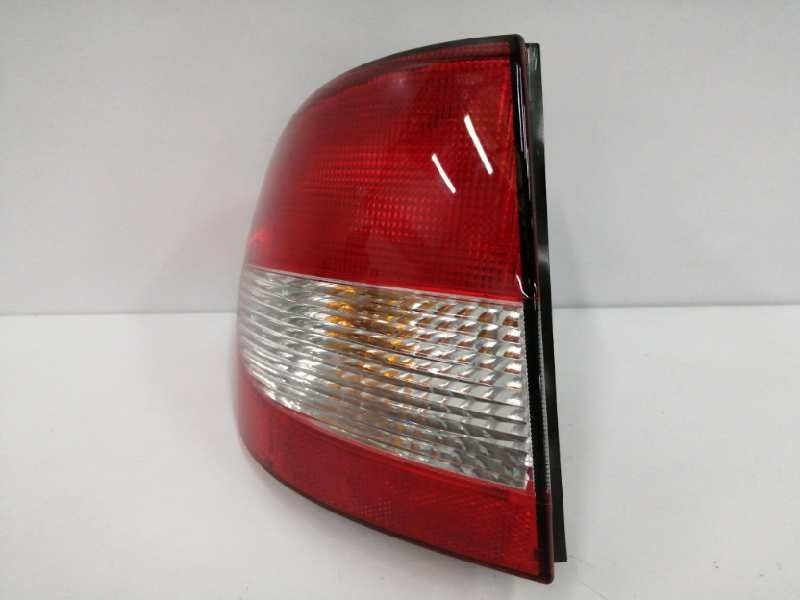 Recambio de piloto trasero izquierdo para renault megane i fase 2 classic (la..) referencia OEM IAM 89301490  