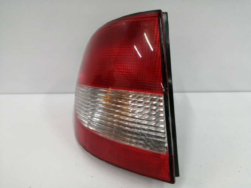 Recambio de piloto trasero izquierdo para renault megane i fase 2 classic (la..) referencia OEM IAM 89301490  