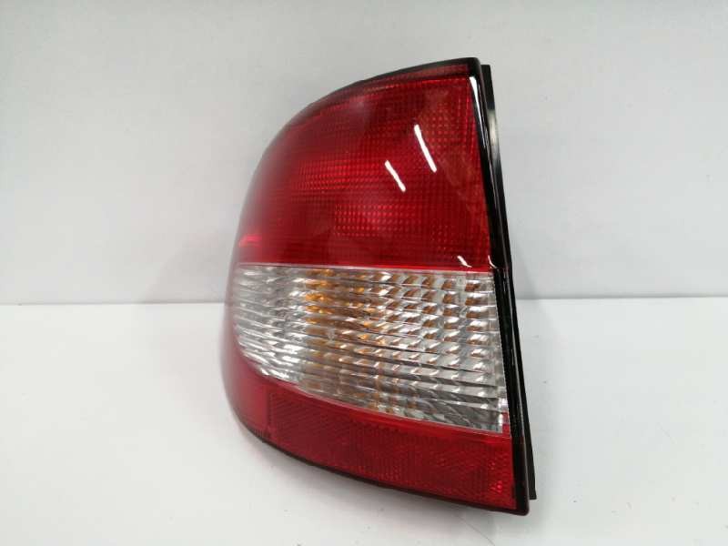 Recambio de piloto trasero izquierdo para renault megane i fase 2 classic (la..) referencia OEM IAM 89301490  