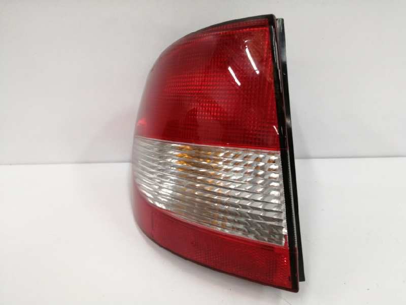Recambio de piloto trasero izquierdo para renault megane i fase 2 classic (la..) referencia OEM IAM 89301490  