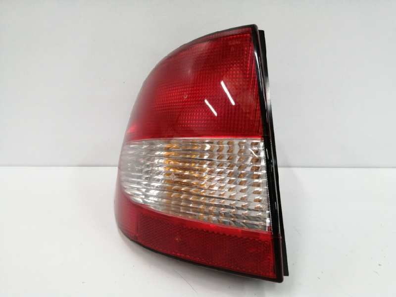 Recambio de piloto trasero izquierdo para renault megane i fase 2 classic (la..) referencia OEM IAM 89301490  