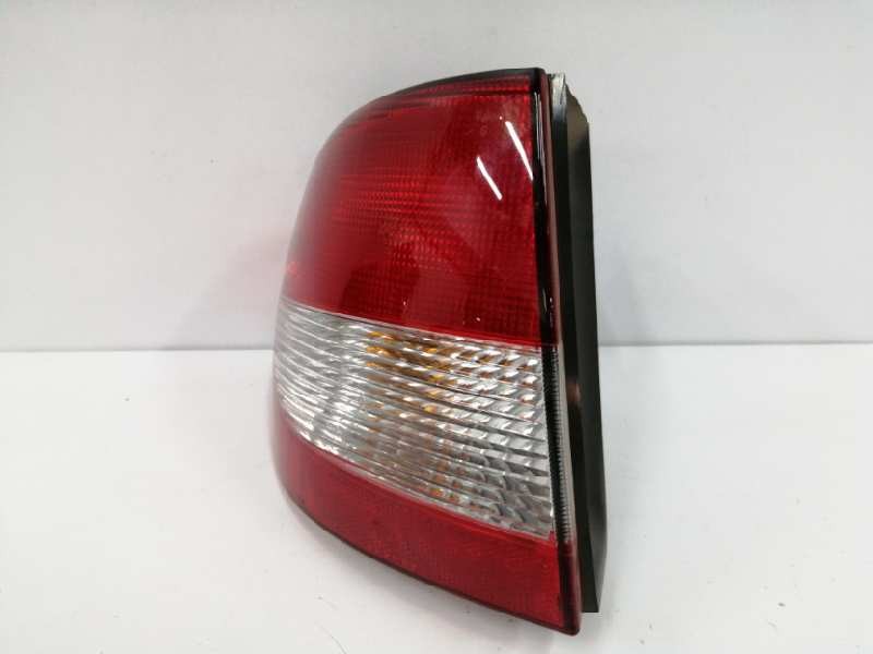 Recambio de piloto trasero izquierdo para renault megane i fase 2 classic (la..) referencia OEM IAM 89301490  