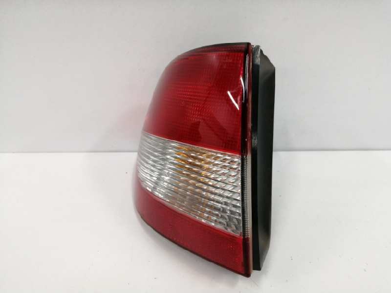 Recambio de piloto trasero izquierdo para renault megane i fase 2 classic (la..) referencia OEM IAM 89301490  