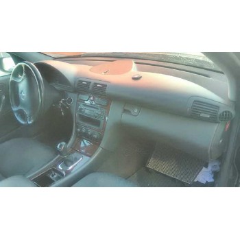 mercedes-benz clase c (w203) berlina del año 2001