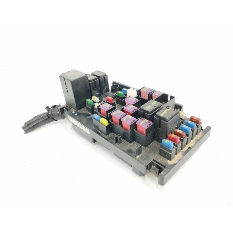 CAJA RELES / FUSIBLES