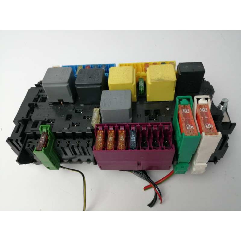 CAJA RELES / FUSIBLES
