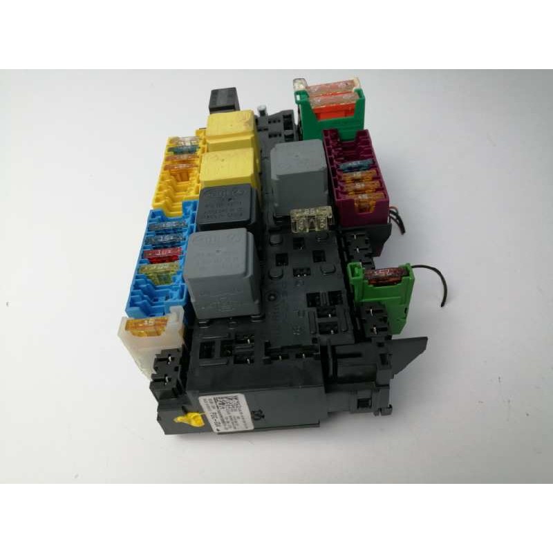 CAJA RELES / FUSIBLES