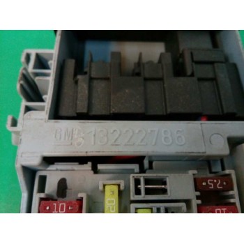 Recambio de caja reles / fusibles para opel astra j lim. 4türig business referencia OEM IAM 13222786  