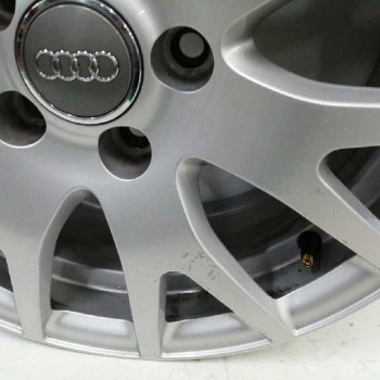 Recambio de llanta para audi a3 (8p) 2.0 tdi referencia OEM IAM 8J0601025G 7JX17EH2 ET47 35739BMB