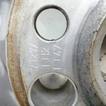 Recambio de llanta para audi a3 (8p) 2.0 tdi referencia OEM IAM 8J0601025G 7JX17EH2 ET47 35739BMB