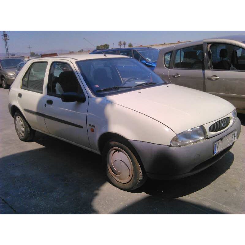 ford fiesta berlina del año 1996
