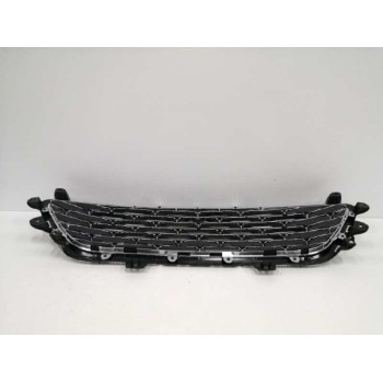 Recambio de rejilla delantera para ford kuga (cbs) referencia OEM IAM LV4B8150U CROMADO 
