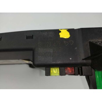Recambio de caja reles / fusibles para opel vectra c berlina 1.9 cdti referencia OEM IAM 13223679 13193588 