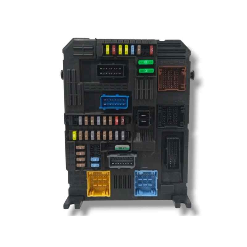 CAJA RELES / FUSIBLES