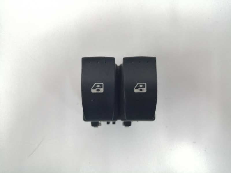 Recambio de mando elevalunas delantero izquierdo para renault scenic ii 1.9 dci diesel referencia OEM IAM 315050A ENCHUFE MARRON