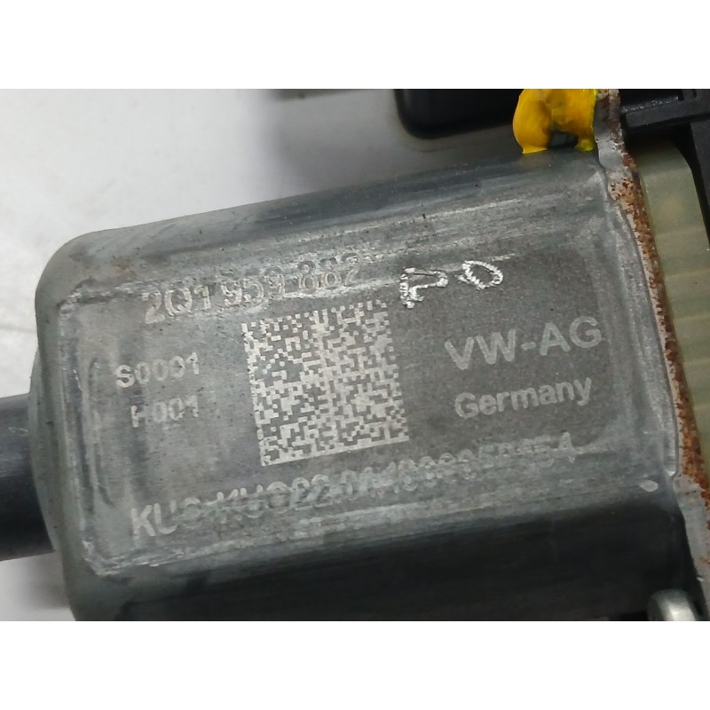 ELEVALUNAS DELANTERO DERECHO