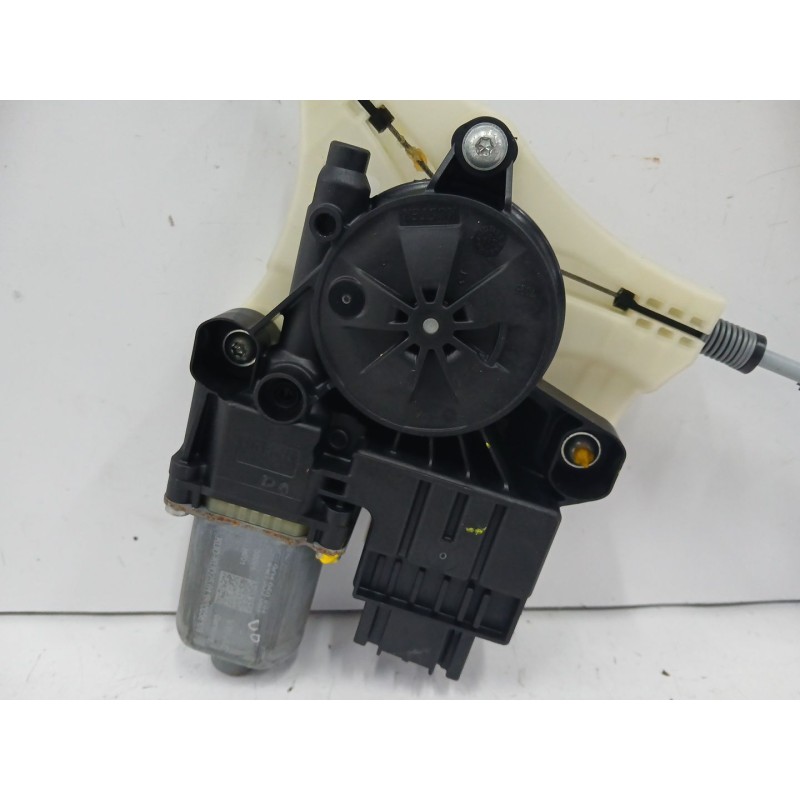 ELEVALUNAS DELANTERO IZQUIERDO