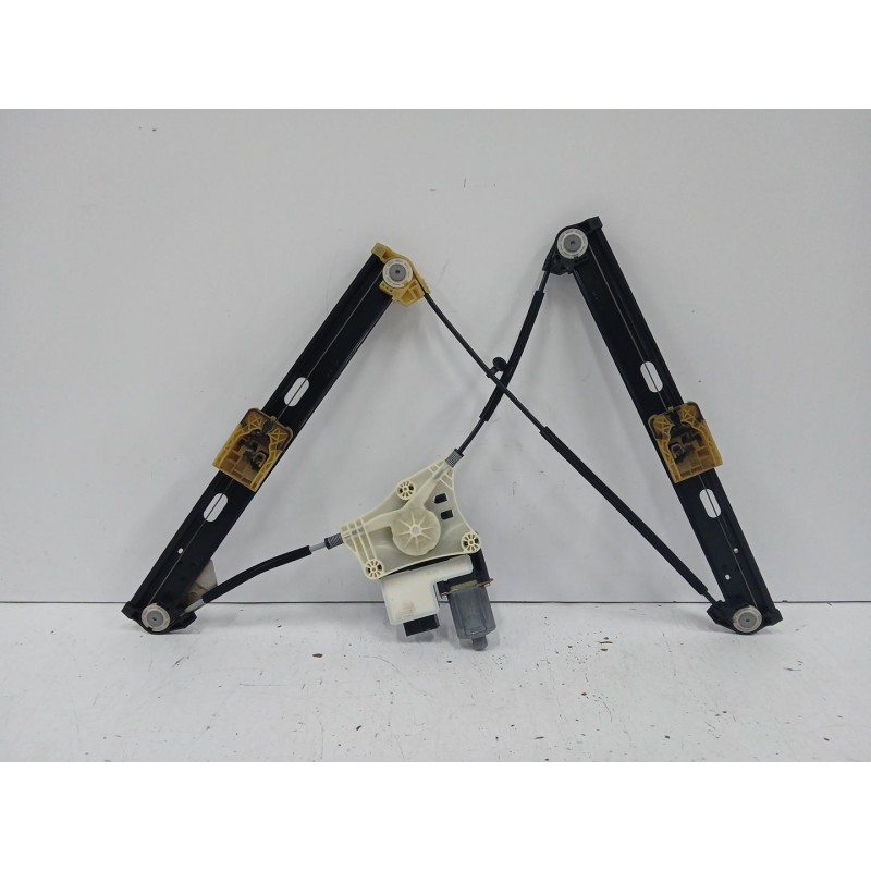 ELEVALUNAS DELANTERO IZQUIERDO