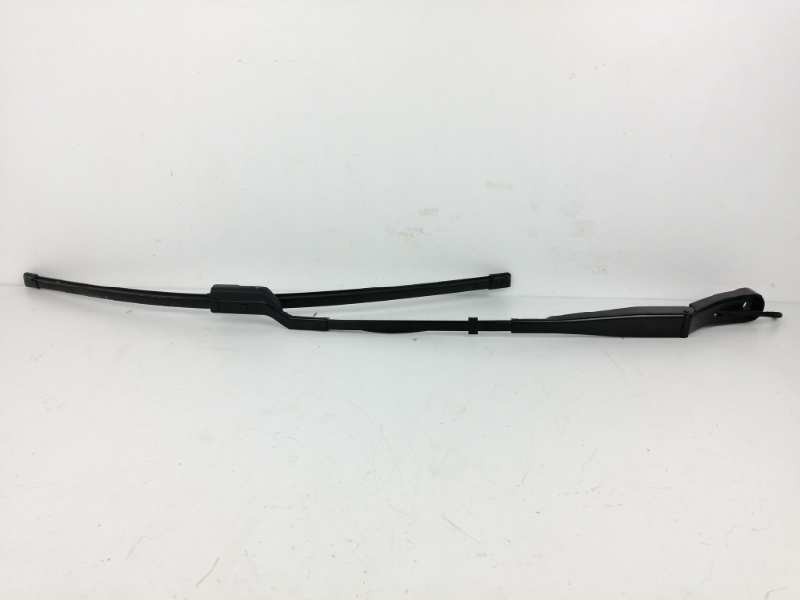 Recambio de brazo limpia delantero izquierdo para peugeot 3008 gt line referencia OEM IAM 9810664880 Recambio de brazo limpia delantero izquierdo para peugeot 3008 gt line referencia OEM IAM 9810664880