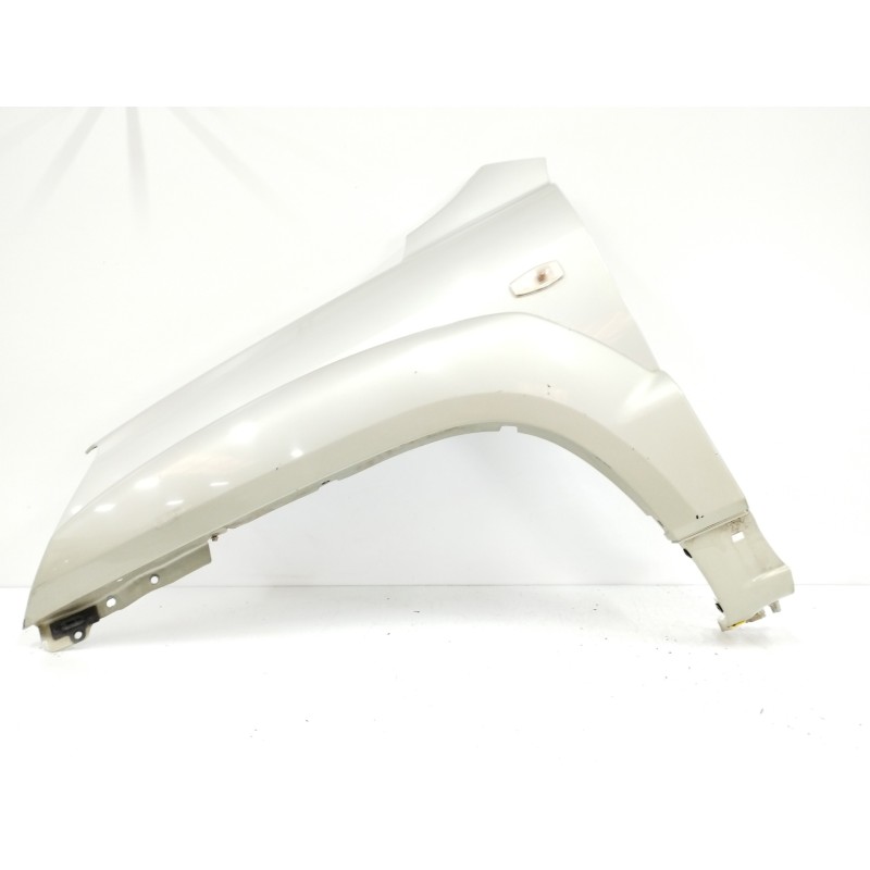 Recambio de aleta delantera izquierda para kia sportage 2.0 turbodiesel cat referencia OEM IAM   