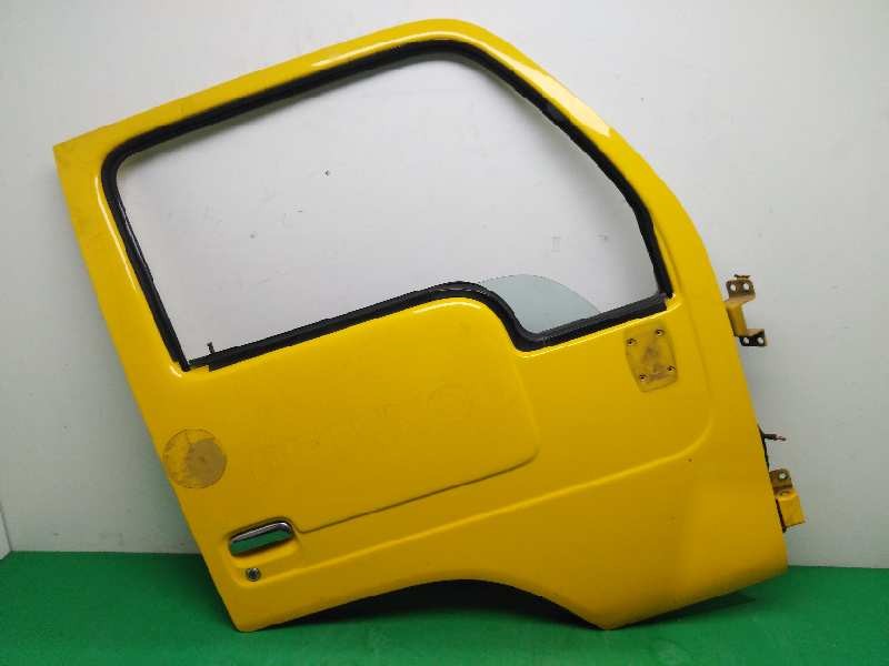 Recambio de puerta delantera derecha para nissan cabstar 01.04  3.0 diesel referencia OEM IAM   