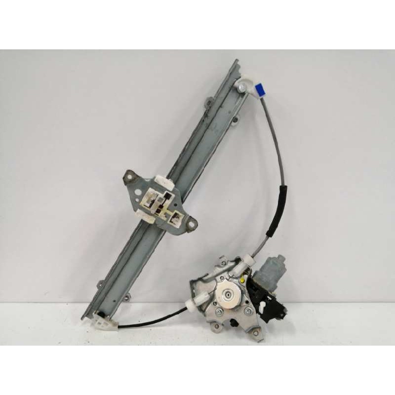 ELEVALUNAS DELANTERO DERECHO