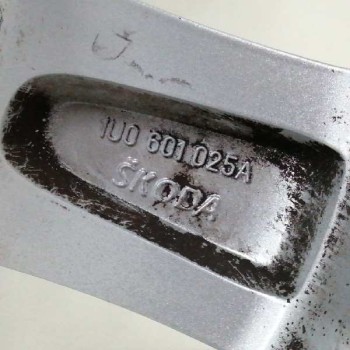 Recambio de llanta para skoda octavia berlina (1u2) 1.8 20v turbo referencia OEM IAM 1U0601025A 6,50JX15H2 ET43 