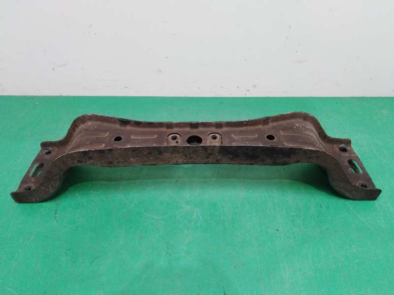 Recambio de travesaño inferior para hyundai h350 kasten 2.5 crdi cat referencia OEM IAM   