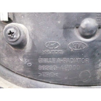 Recambio de rejilla delantera para kia cee´d 1.6 crdi cat referencia OEM IAM 863501H000  