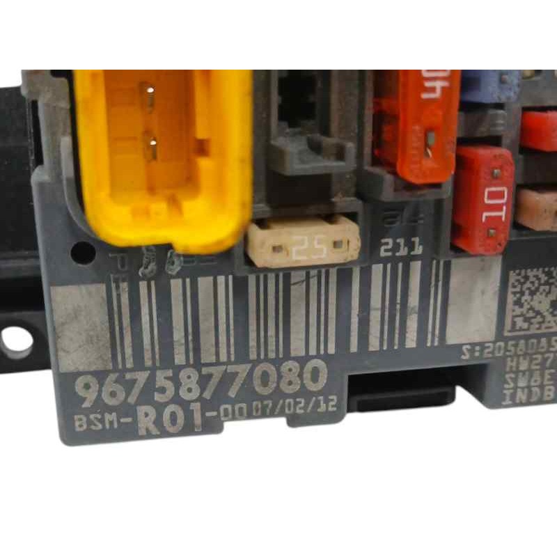 CAJA RELES / FUSIBLES