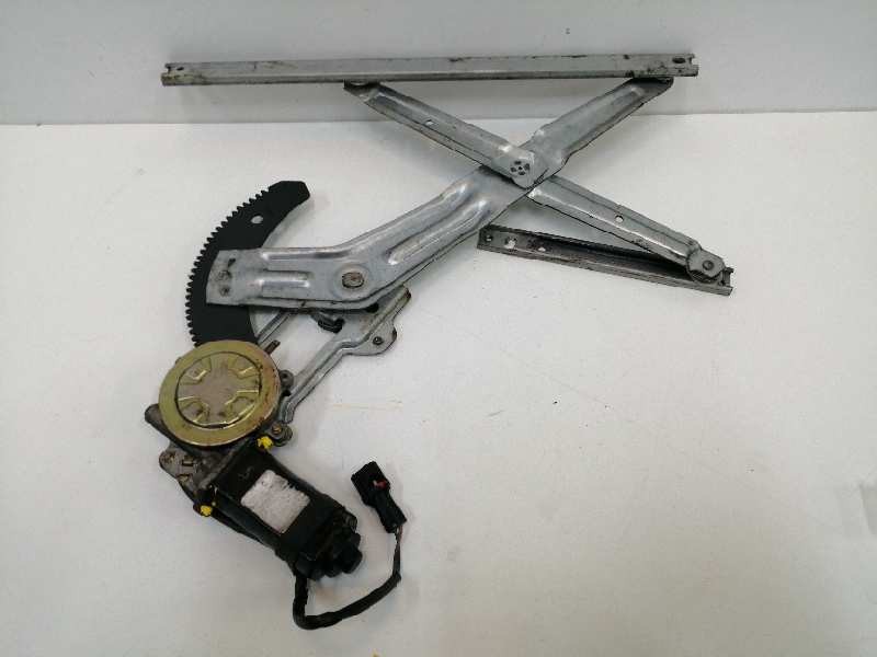 Recambio de elevalunas delantero izquierdo para ssangyong musso 2.9 turbodiesel cat referencia OEM IAM 8810005002  
